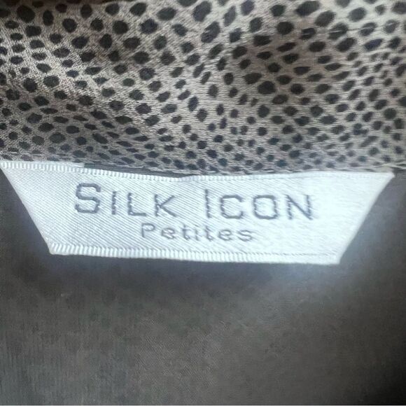 Gray Animal Print silk Button-Up Blouse size M/P - Picture 6 of 7